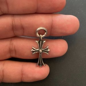 chromhearts cross pendant